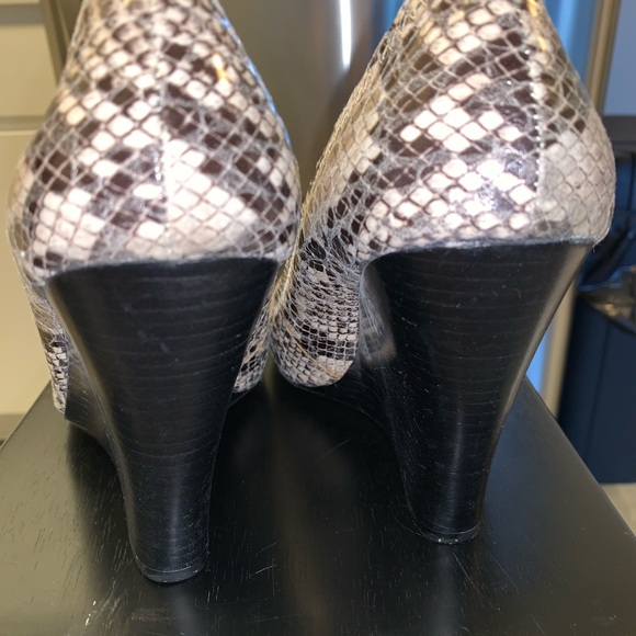 BCBGeneration wedge size 9 - Picture 5 of 6